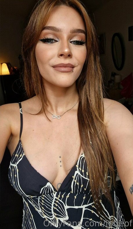 lotjeof OnlyFans nackte Brüste