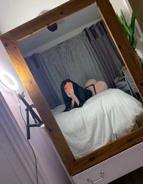 gothic asiatische onlyfans Aktbilder Porträt