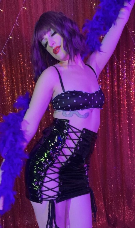 violet de beauvoir Leaked OnlyFans Bilder