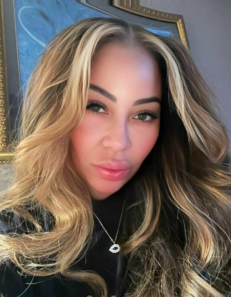 hazelebaby OnlyFans explizite Inhalte