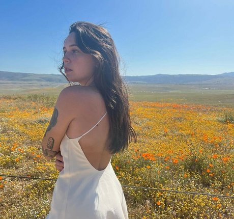 Bea Miller Nackt auf OnlyFans