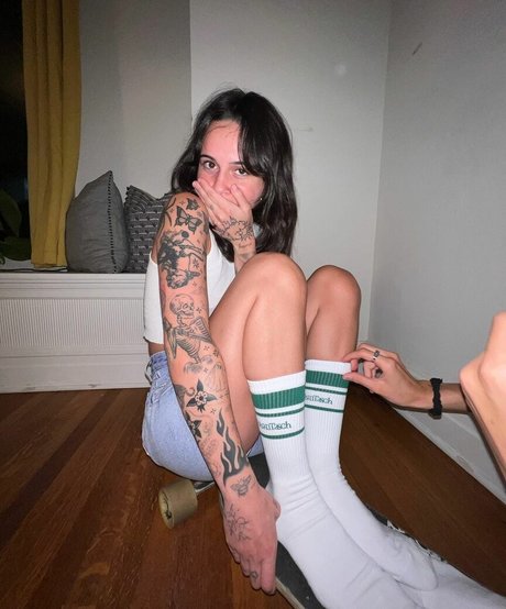 Bea Miller OnlyFans Leak Pornografie