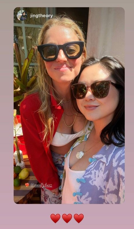 Molly Baz Nackt auf OnlyFans