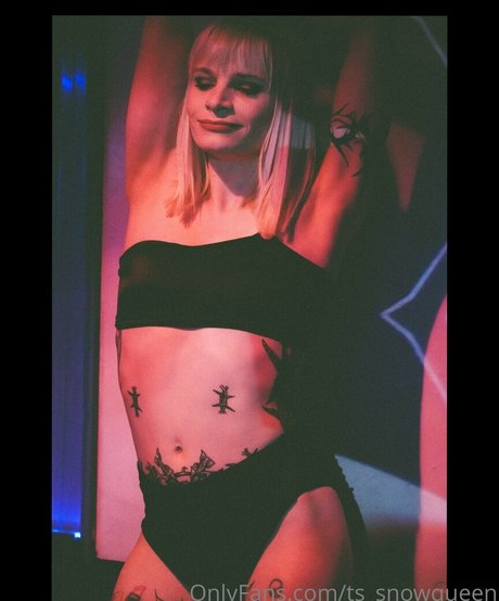 ts snowqueen OnlyFans Striptease