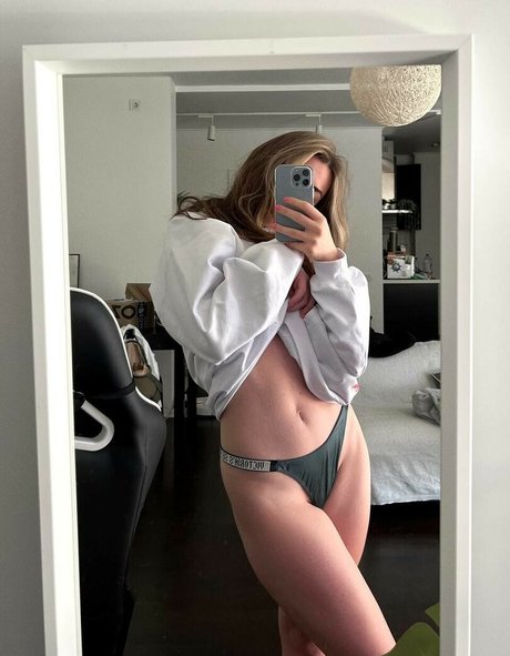 Ahrinyan Bilder OnlyFans