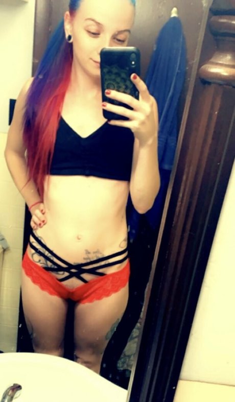 petitepixie69 OnlyFans Nacktbilder