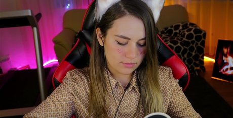 ASMR HoneyGirl NurlyFans-Pornos