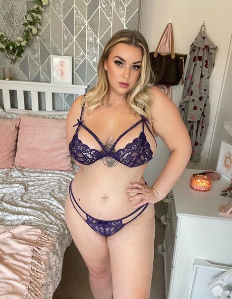 curvygirllou OnlyFans Nacktbilder geleakt