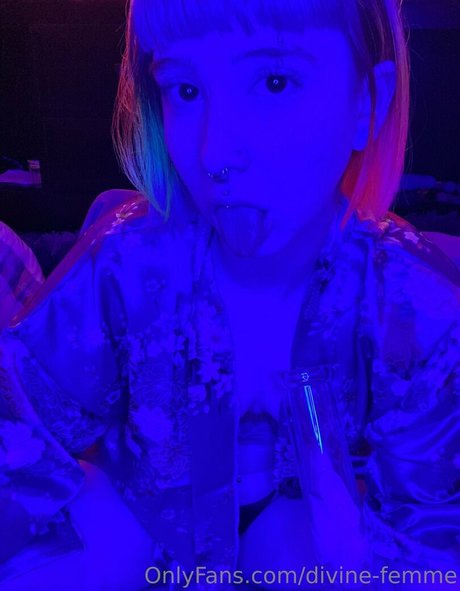 divine femme Nacktbilder von OnlyFans