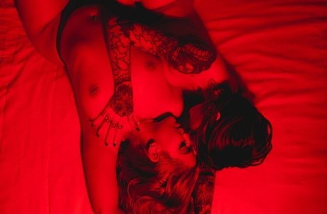 Kelly Medanie Oben ohne OnlyFans