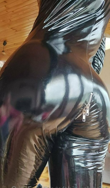 shinychariot Nacktbilder OnlyFans Leak