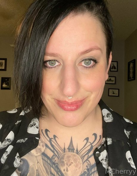 mcherryyy OnlyFans-Bilder