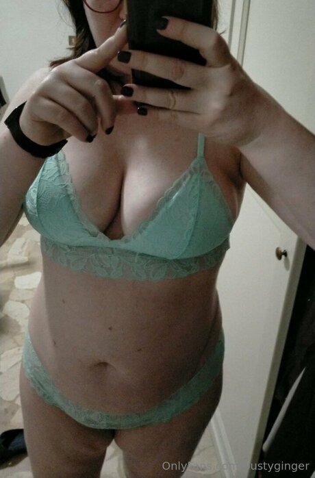 BustyGinger OnlyFans Leak