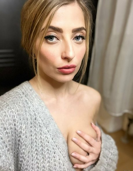 emily smith Strip OnlyFans