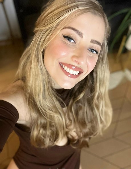 emily smith NurlyFans-Pornoleaks