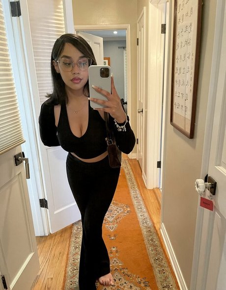 itsqueennovaa OnlyFans Striptease