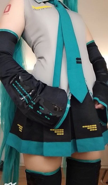 Saya Scarlet OnlyFans-Leak