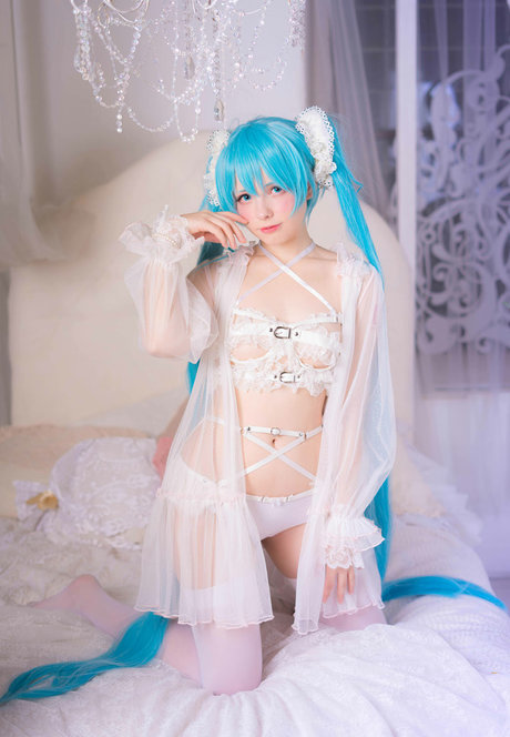 Saya Scarlet OnlyFans