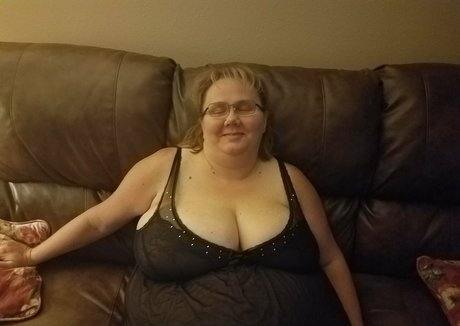 bustywench Neue geleakte OnlyFans-Inhalte