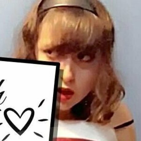 berry darktales OnlyFans Strip