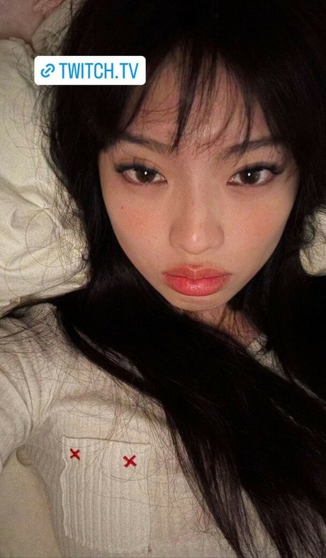 Yujin Oben ohne OnlyFans