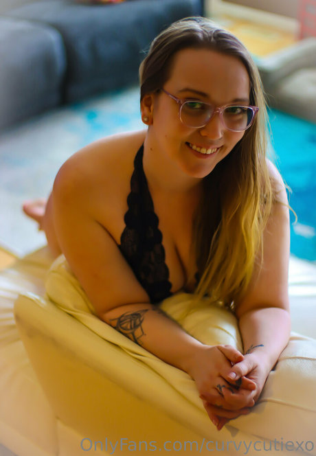 curvycutiexo OnlyFans XXX