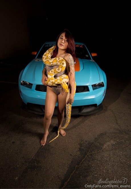 Emi Evans OnlyFans Bilder