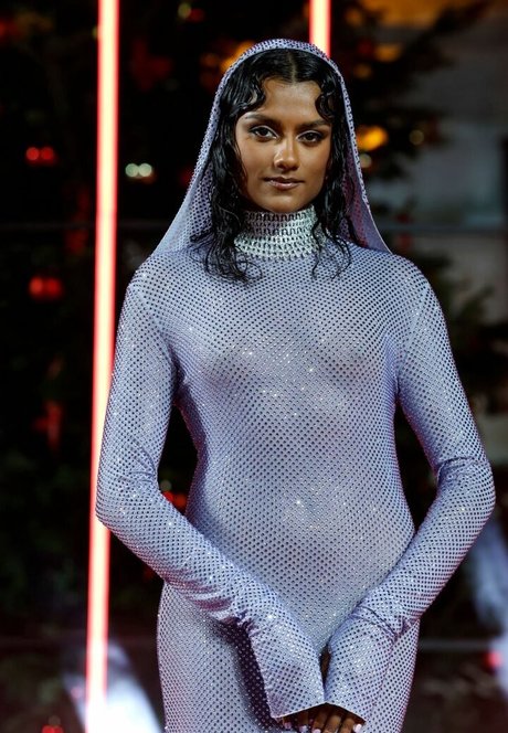 Simone Ashley OnlyFans Gratis