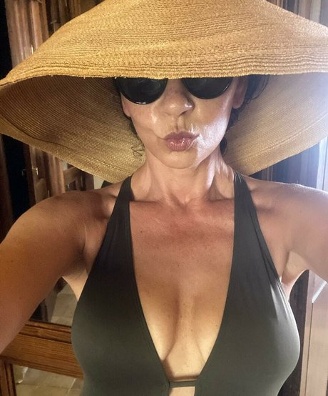 Catherine Zeta Jones OnlyFans Inhalte