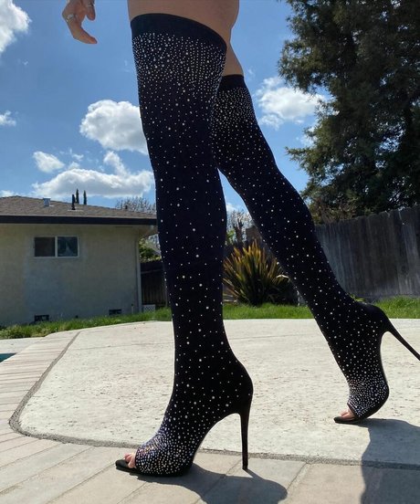 Emmily Mello Kostenloses OnlyFans