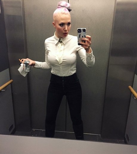 My Little Vronie OnlyFans schlank