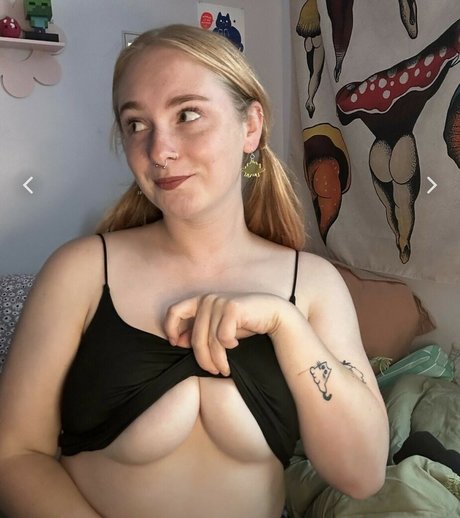 Cassssiecakes OnlyFans Sextape