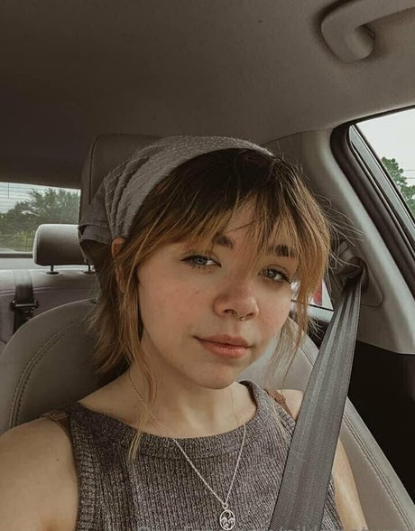 nikkiinatural Nacktbilder auf OnlyFans