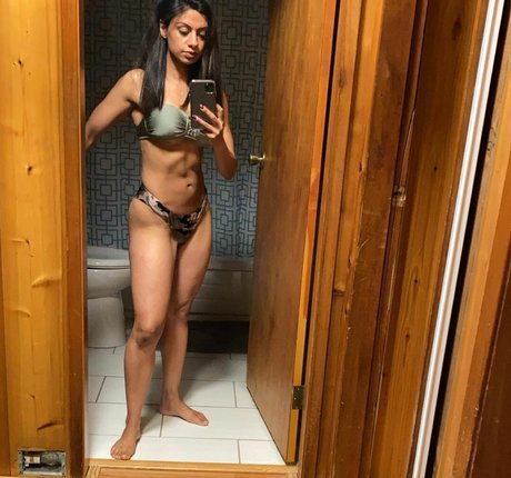 Skinnyroti Nacktbilder von OnlyFans