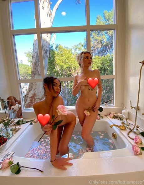 lottiemossof Leaked OnlyFans Bilder