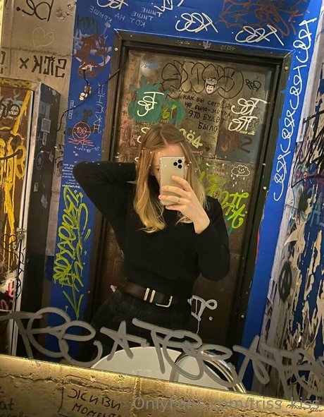 triss kiss Leaks von Nacktbildern auf OnlyFans