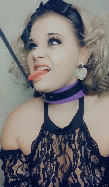 moonmomma369 OnlyFans Strip