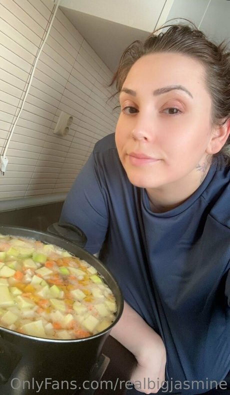 realbigjasmine OnlyFans öffentliche Fotos OnlyFans