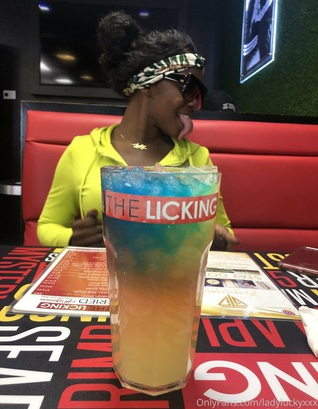 ladyluckyxxx OnlyFans Model Fotos