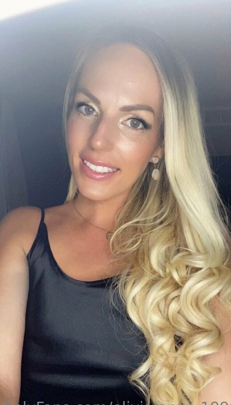 Olivia Anne 1990 Nacktpornos von OnlyFans geleakt