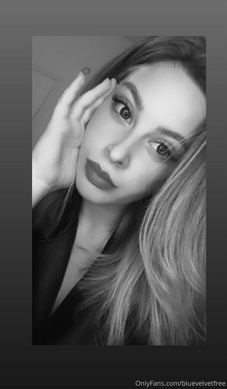 bluevelvetfreenudes OnlyFans Bilder