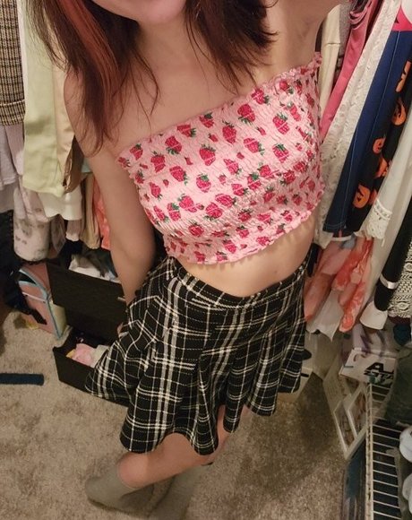 Bunimilk OnlyFans Striptease