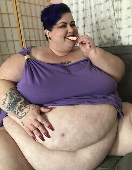 reenayestarr NurlyFans-Brüste