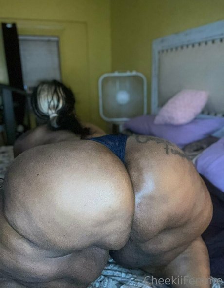 cheekiifemme OnlyFans Strip