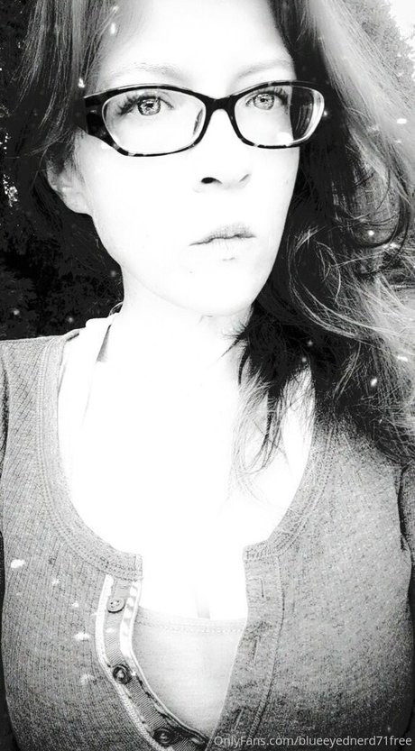blueeyednerd71free Leaks von Nacktbildern auf OnlyFans