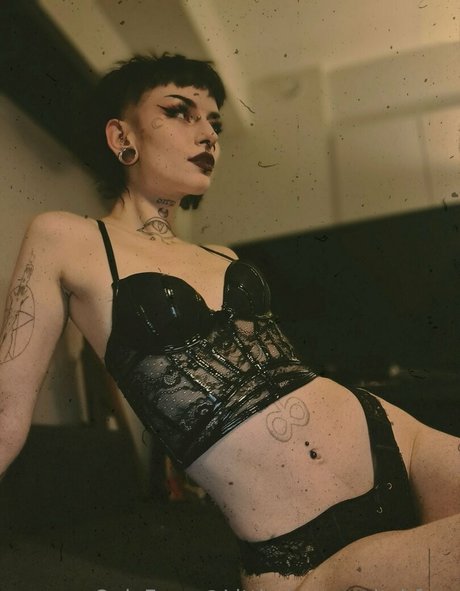 littledemonwitchfree OnlyFans Fotos