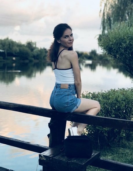 Bella Alice OnlyFans Nacktbilder