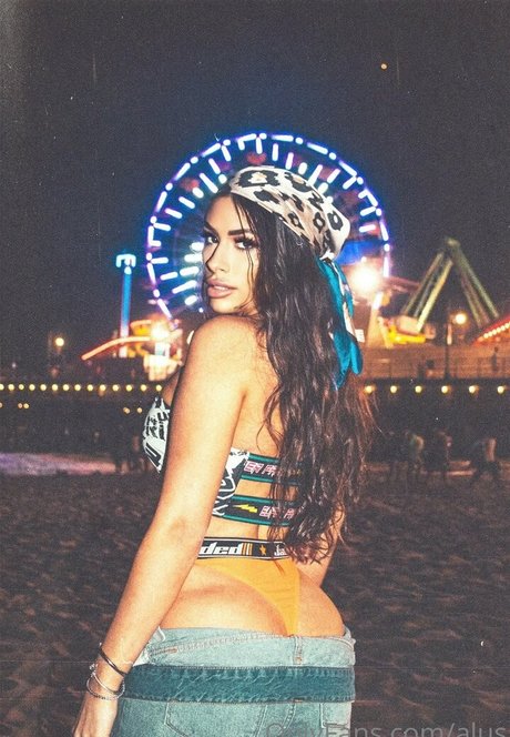 Alus Nacktpornos auf OnlyFans