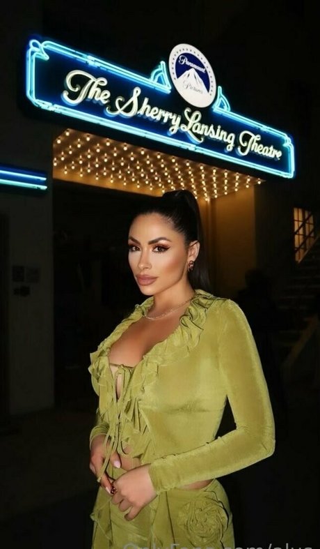 Alus OnlyFans schlank