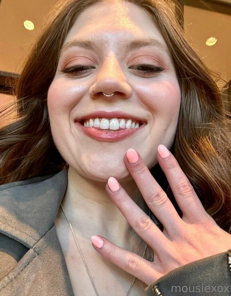 mousiexox OnlyFans explizite Inhalte